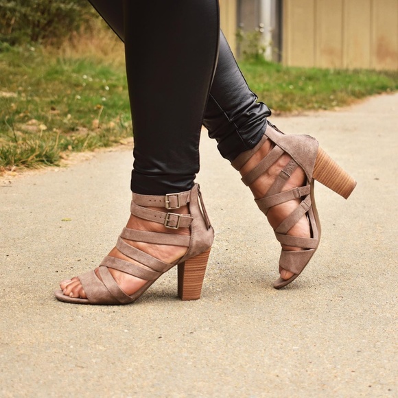 Universal Thread Shoes - Universal Thread Thick Strap Heeled Pumps